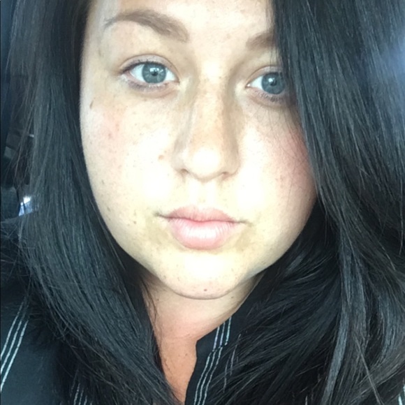 Meet your Posher, Stephanie - Picture 1 of 1